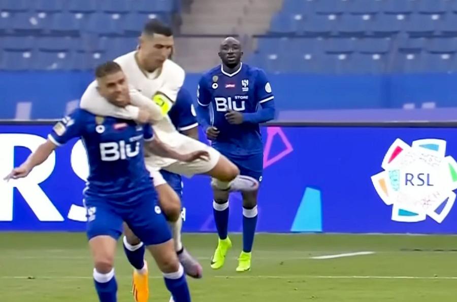Faultul de „galben” comis de Cristiano Ronaldo cu Al Hilal Adio titlu? Înfrângere usturătoare pentru Al Nassr! Ronaldo, scene jenante: și-a doborât un adversar cu o manevră de wrestling