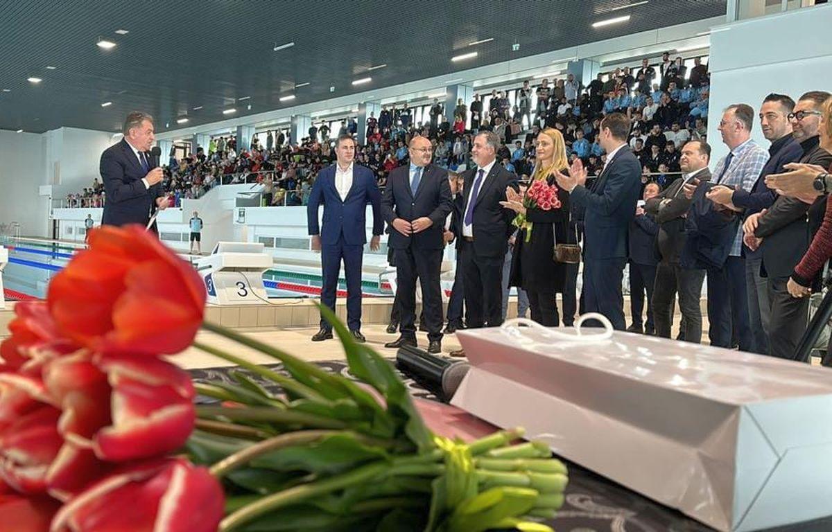 Cu o întârziere de 18 luni, bazinul olimpic de 1,7 milioane de euro din România a fost inaugurat astăzi: „Avem o infrastructură de excepție”