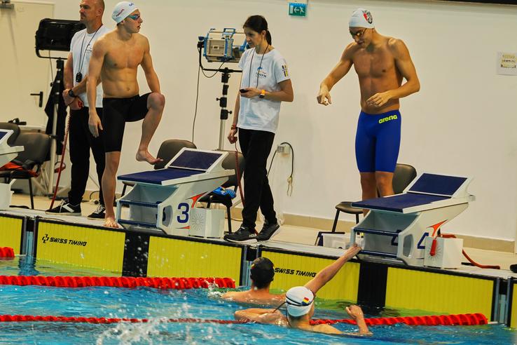 Robert Badea, Vlad Stancu pregărindu-se de start, iar David Popovici la final FOTO Roxana Fleșeru