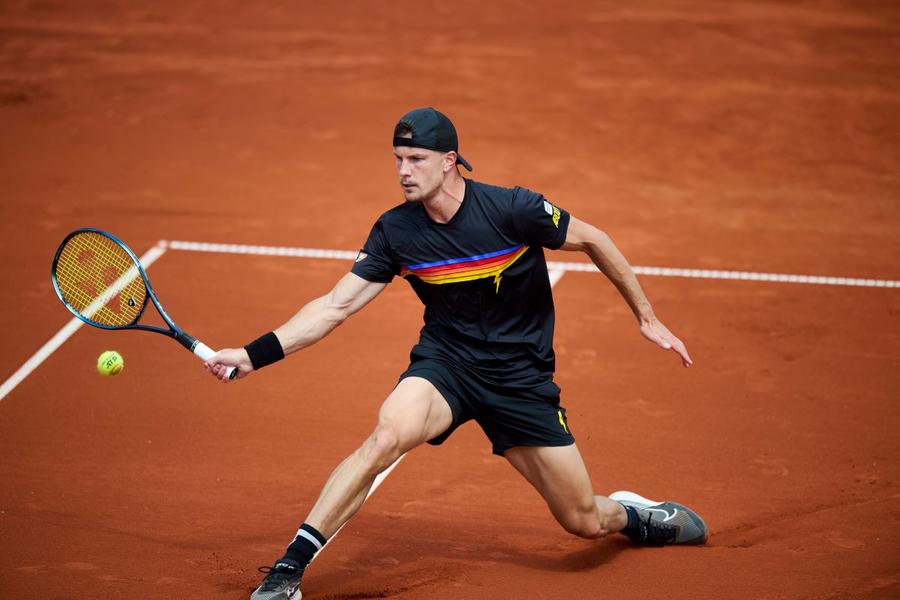 Marton Fucsovics în acțiune în preajma fileului Foto: Raed Krishan S-a stabilit primul semifinalist la ATP Țiriac Open » Marton Fucsovics a avut nevoie de aproape 3 ore pentru victorie