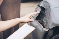 În cât timp primesc banii de la asigurări, în cazul unui accident auto? Află cât de repede îți poți repara mașina