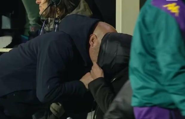 Moment controversat în Conference League » Imediat după gol, antrenorul Fiorentinei a mers în spatele băncii și a sărutat o jurnalistă căsătorită