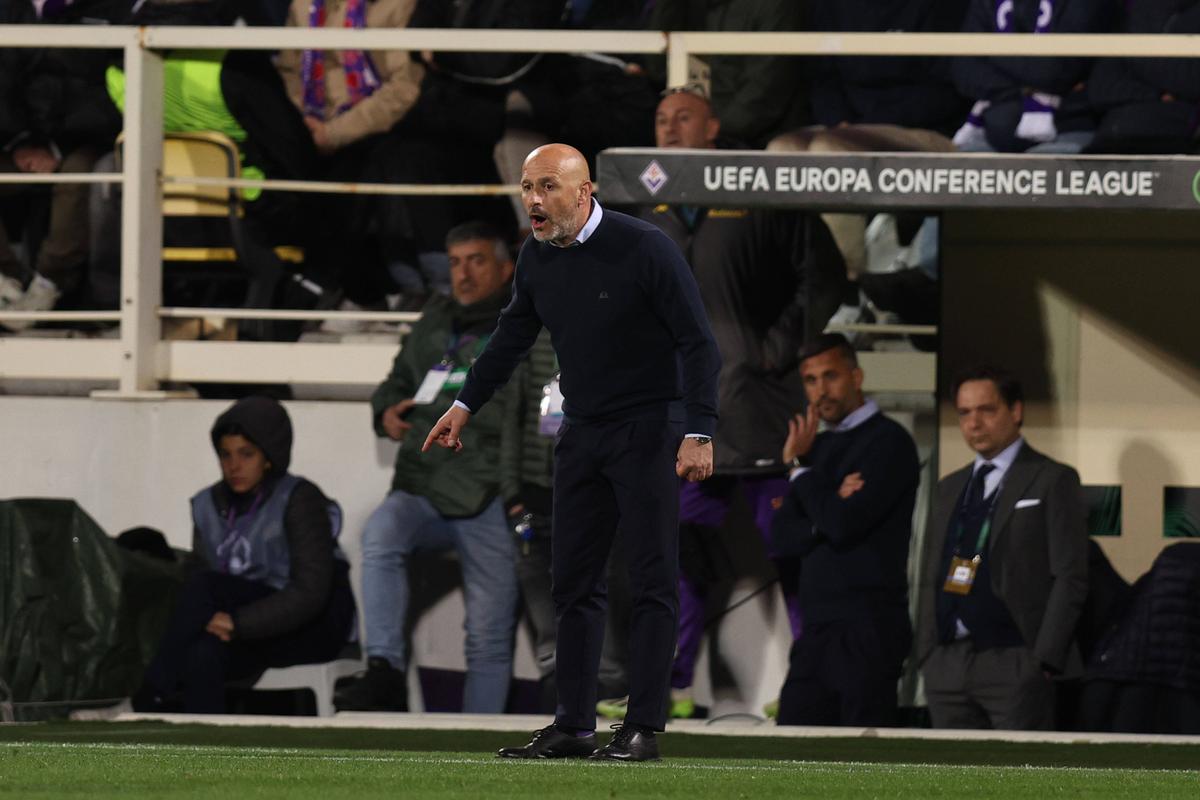 Vincenzo Italiano a sărutat o jurnalistă în Fiorentina - Viktoria Plzen, din „sferturile” Conference League