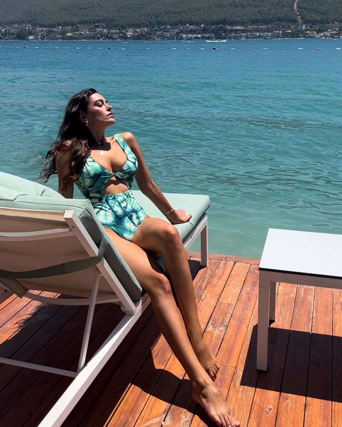 Celebra prezentatoare TV a rămas în bikini și urmăritorii ei sunt în extaz: „Atâta frumusețe într-o poză?!”