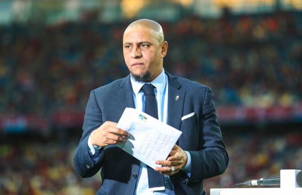 Legendarul Roberto Carlos, operat de urgență în Brazilia