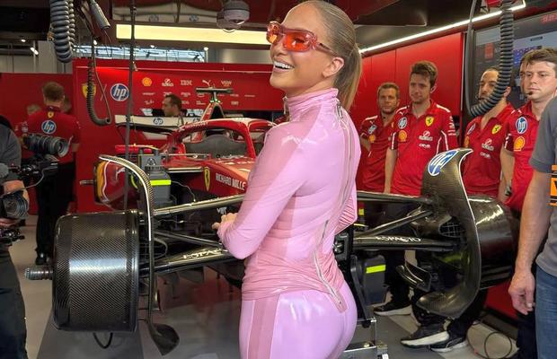 Apariția lui Jennifer Lopez a încins padocul Ferrari, în Arabia Saudită