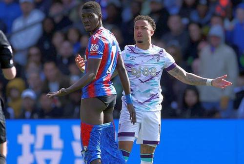 Justin Kluivert i-a tras pantalonii jos lui Ismaila Sarr în Crystal Palace - Bournemouth