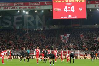 În duelul din Bundesliga era 4-4 încă de la pauză » Neverosimil ce s-a întâmplat la reluare