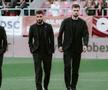 Fotbaliștii lui U Cluj, la „patru ace” la inspecția gazonului /  Sursă foto: Facebook@ Universitatea Cluj