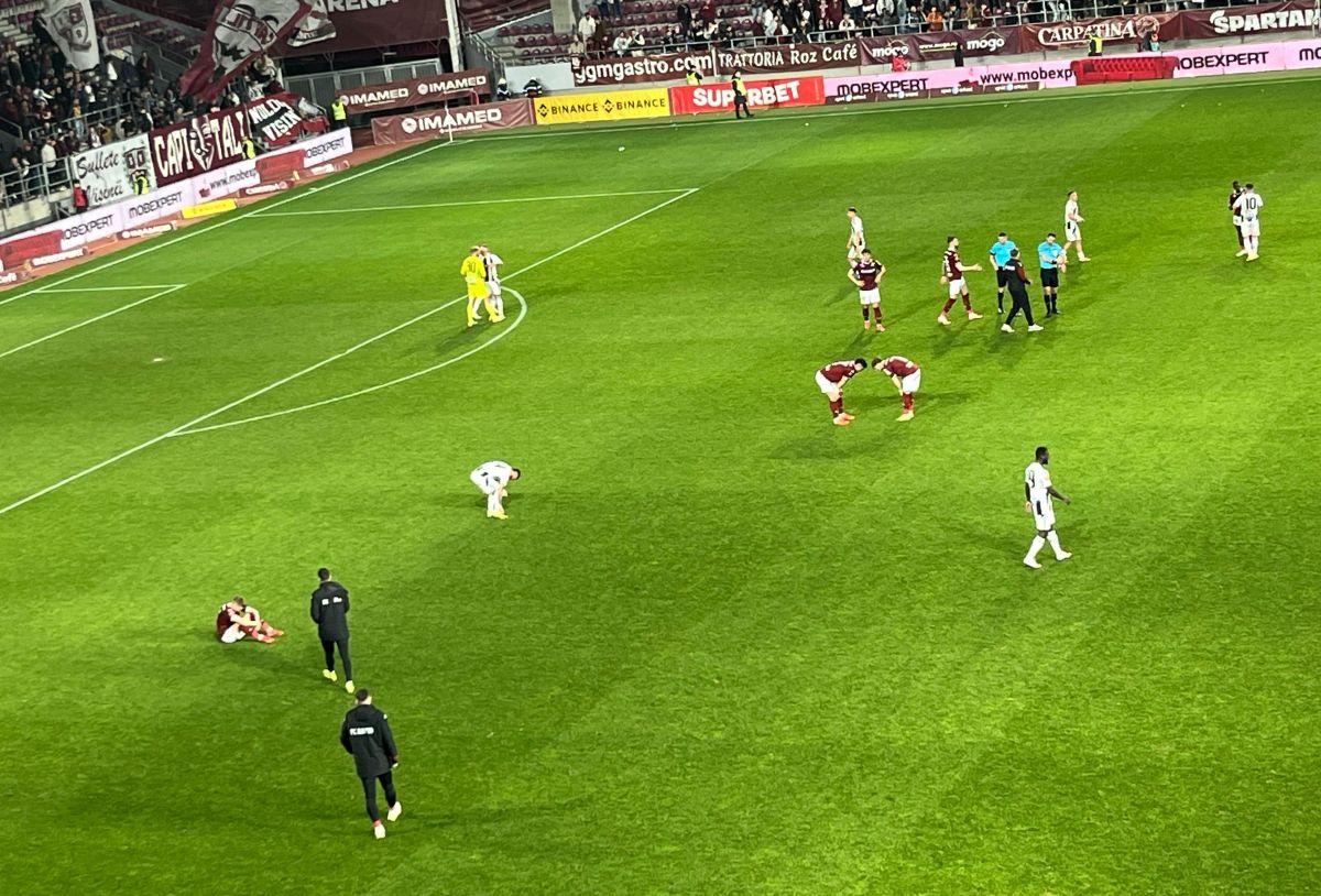 Deznădejde alb-vișinie! Imaginile surprinse pe gazon, după Rapid - U Cluj 0-2