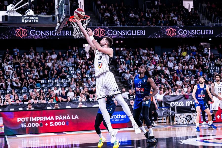 A treia întâlnire stagională între U-BT Cluj-Napoca și Buducnost Podgorica/Foto: aba-liga.com U-BT Cluj-Napoca, repetiție eșuată în duelul cu Buducnost! Campioana României, învinsă la aproape 40 de puncte în BTarena