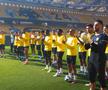 Nebunie înainte de derby-ul de titlu din Grecia: mii de fani la antrenament » Scene incredibile sub ochii lui Răzvan Marin