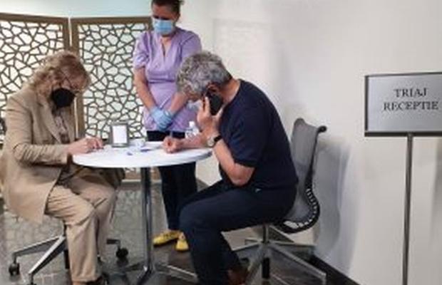 Mircea Lucescu s-a vaccinat împotriva Covid-19: „Ne dă posibilitatea să fim alături de ceilalți, să ne îmbrățișăm”