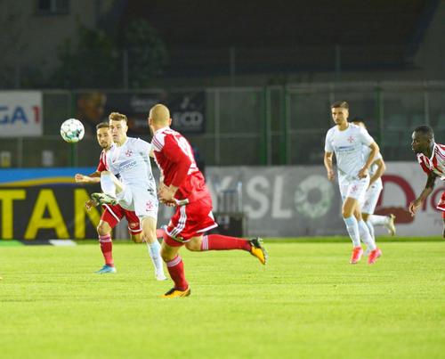 Cristi Manea (23 de ani) a cucerit al 4-lea titlu consecutiv cu CFR Cluj. Fundașul dreapta îi plânge de milă lui Dragoș Nedelcu (24 de ani), fostul său coleg, aflat în acest moment sub contract cu FCSB.