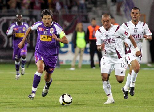 Julio Cesar (dreapta), în duel cu Alexa, în august 2008 / FOTO: Imago-Images