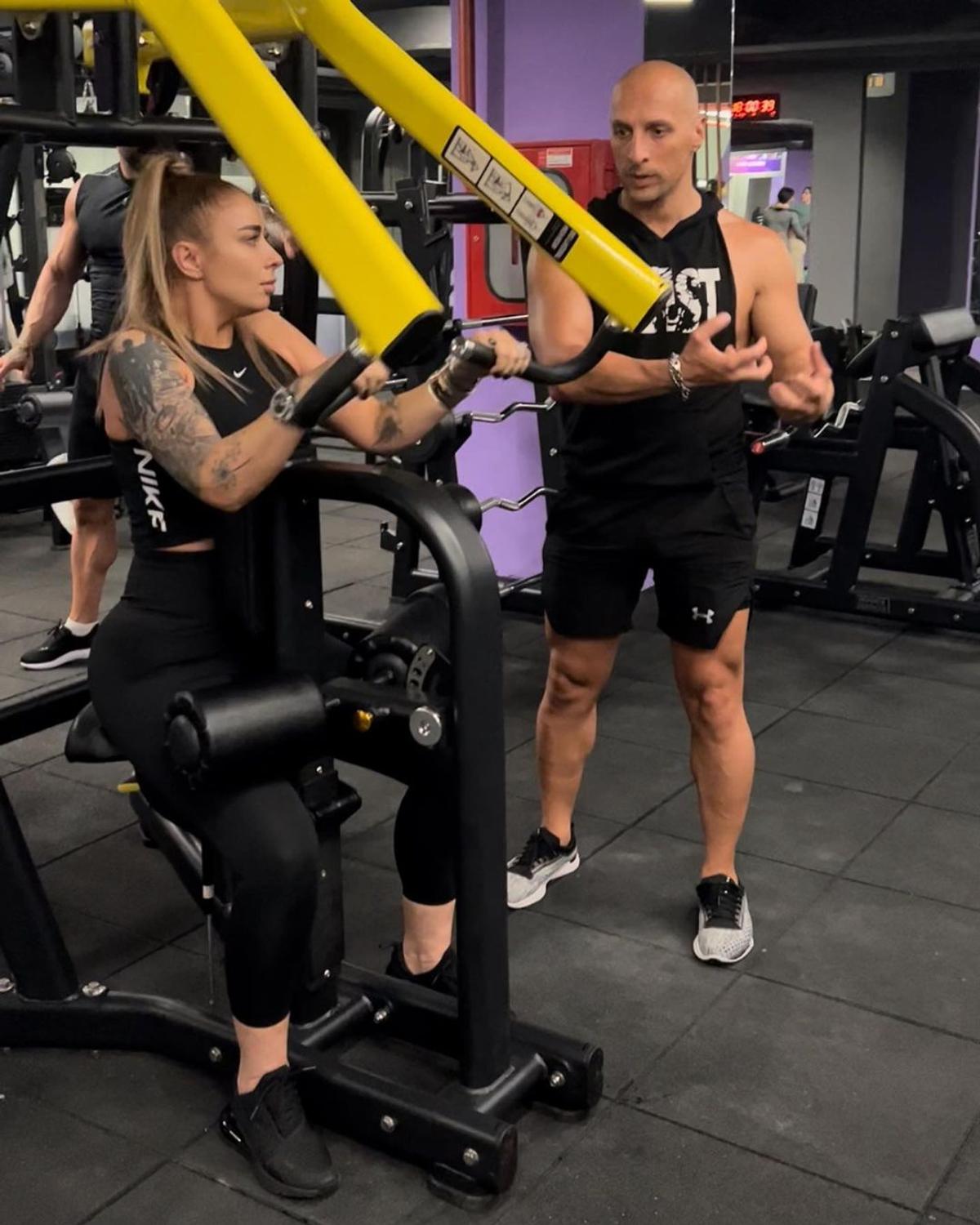 FCSB. Scandalul Becali - Anamaria Prodan a ajuns la un nou nivel! Impresara jignește dur: „Se vede că a trăit cu oile! Îşi bagă pixul în ochi când scrie”