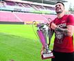 Andrei Burcă a luat trofeul acasă după petrecere și l-a adus la club a doua zi