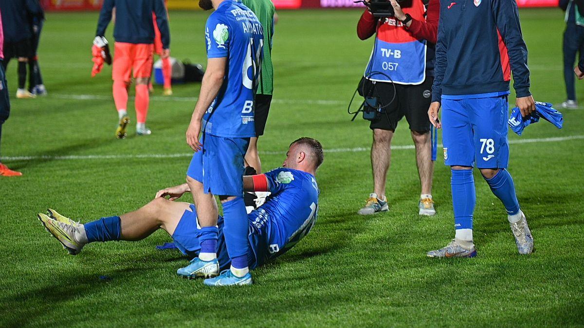 Epilogul luptei pentru salvarea de la retrogradare » Imaginile durerii la Târgoviște: jucătorii Chindiei, în lacrimi + Sărbătoare la FC Argeș
