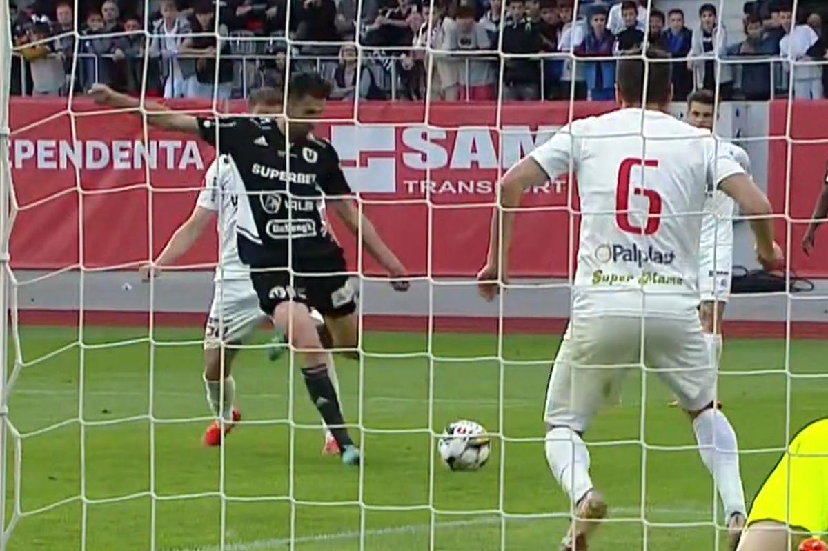 Meci decis în Liga 1 de un penalty bizar: „N-am văzut că i-a pus piedică! Dar nefiind VAR...”