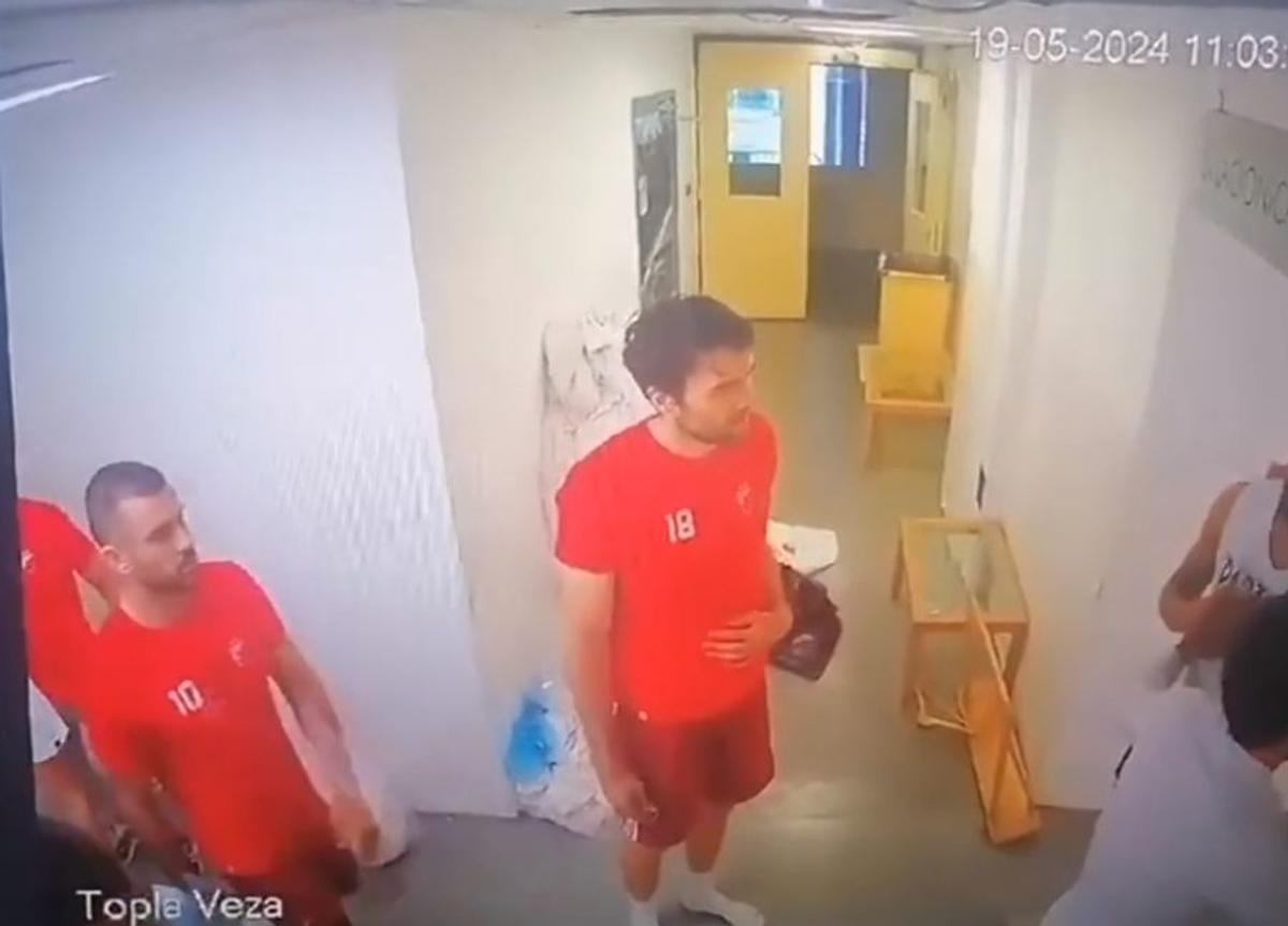 Scene scandaloase înaintea derby-ului de diseară » Jucătorii s-au luat la bătaie la vestiare! Se cere intervenția Ministerului de Interne: „Vătămare corporală gravă!
