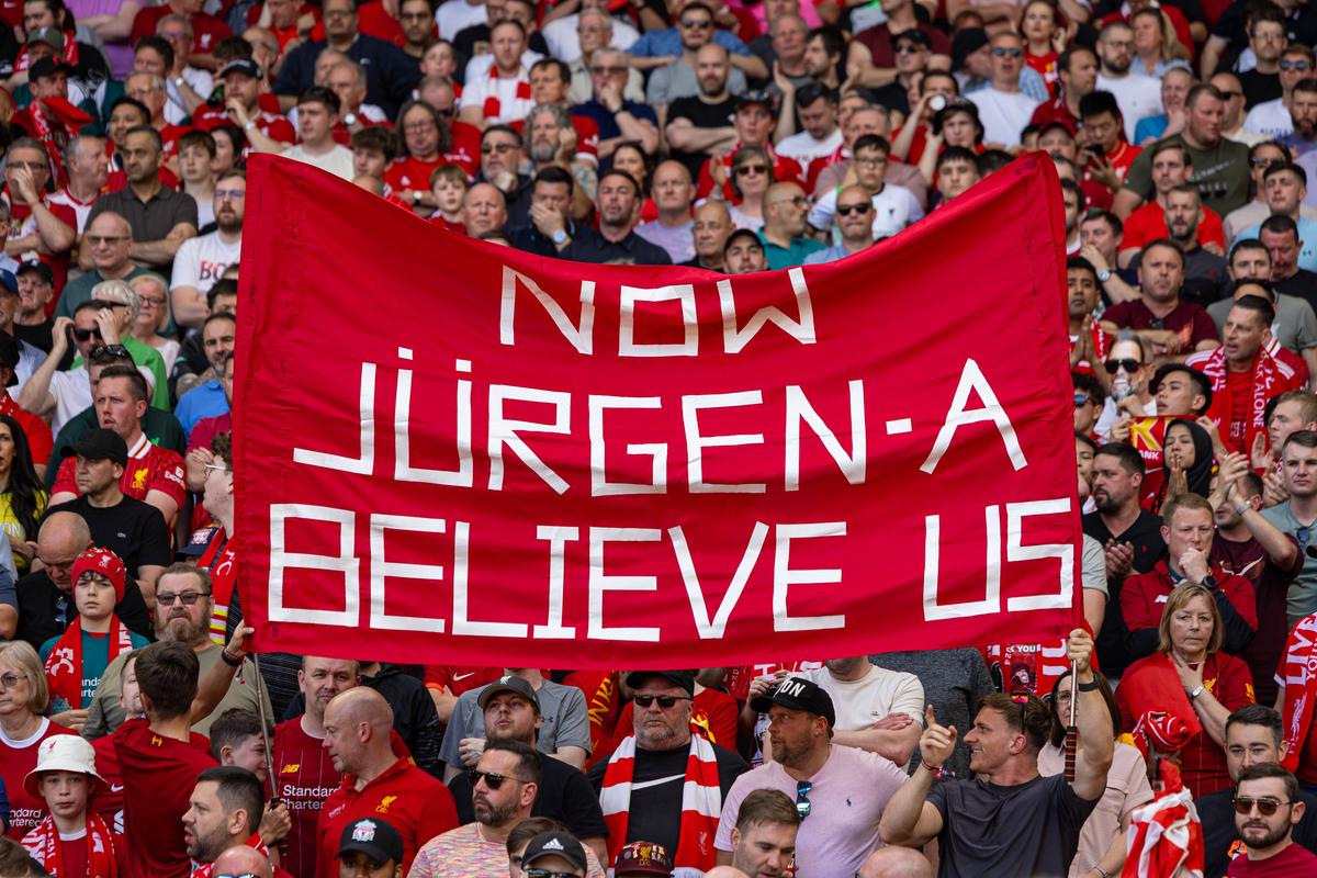 Momente fabuloase pe Anfield! » Jurgen Klopp a început să scandeze la microfon numele noului antrenor al lui Liverpool, după discursul de adio