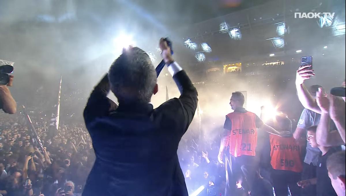 Imagini uluitoare! Răzvan Lucescu, scos cu scutierii de pe gazon » Bătaie generală, după ce PAOK a luat titlul