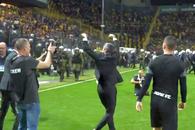 Ce performanță pentru Răzvan Lucescu! CAMPION cu PAOK pentru a doua oară » Haos pe gazon la final, au intrat scutierii!