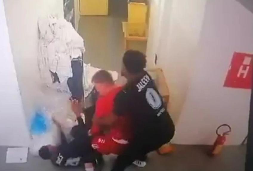 James Nunnally (Partizan) și Stefan Lazarevic (Steaua Roșie) s-au bătut la vestiare înaintea meciului de astăzi, de la ora 21:30, al treilea al finalei din ABA League la baschet masculin.