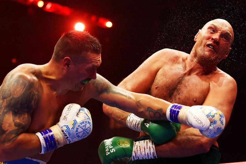 Usyk l-a trimis la podea pe Fury / FOTO: X@DAZNBoxing