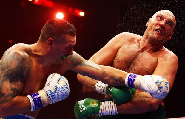 Oleksandr Usyk e campionul campionilor la categoria grea » Victorie printr-o decizie controversată în fața lui Fury! Urmează revanșa