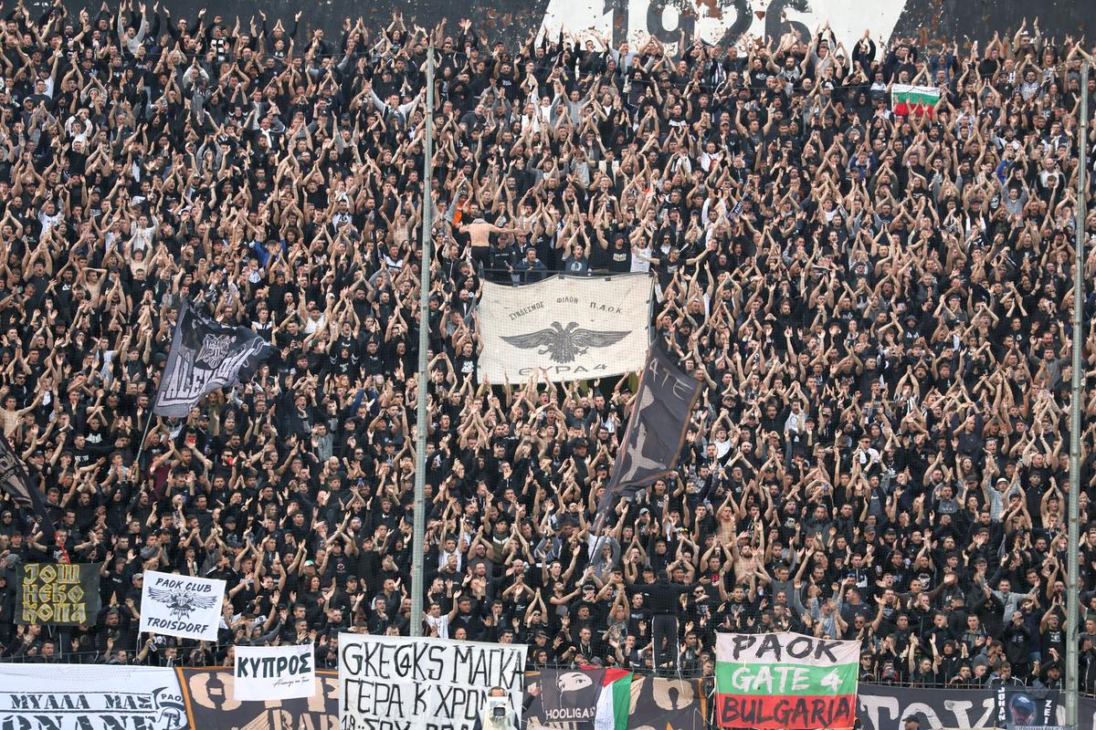 Ce performanță pentru Răzvan Lucescu! CAMPION cu PAOK pentru a doua oară » Haos pe gazon la final, au intrat scutierii!
