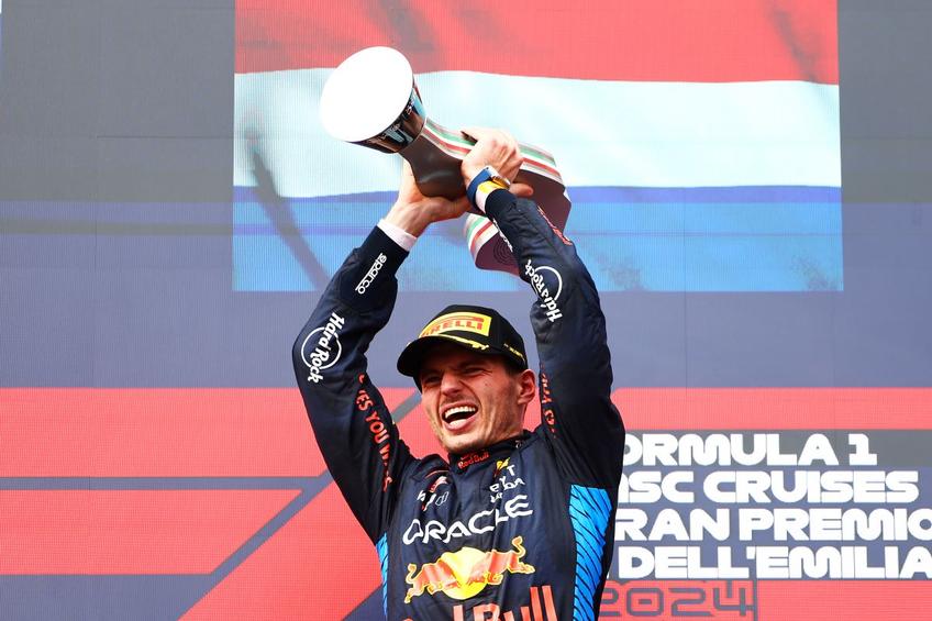 Max Verstappen sărbătorind victoria în Marele Premiu al Emilia Romagna Foto: Guliver/GettyImages