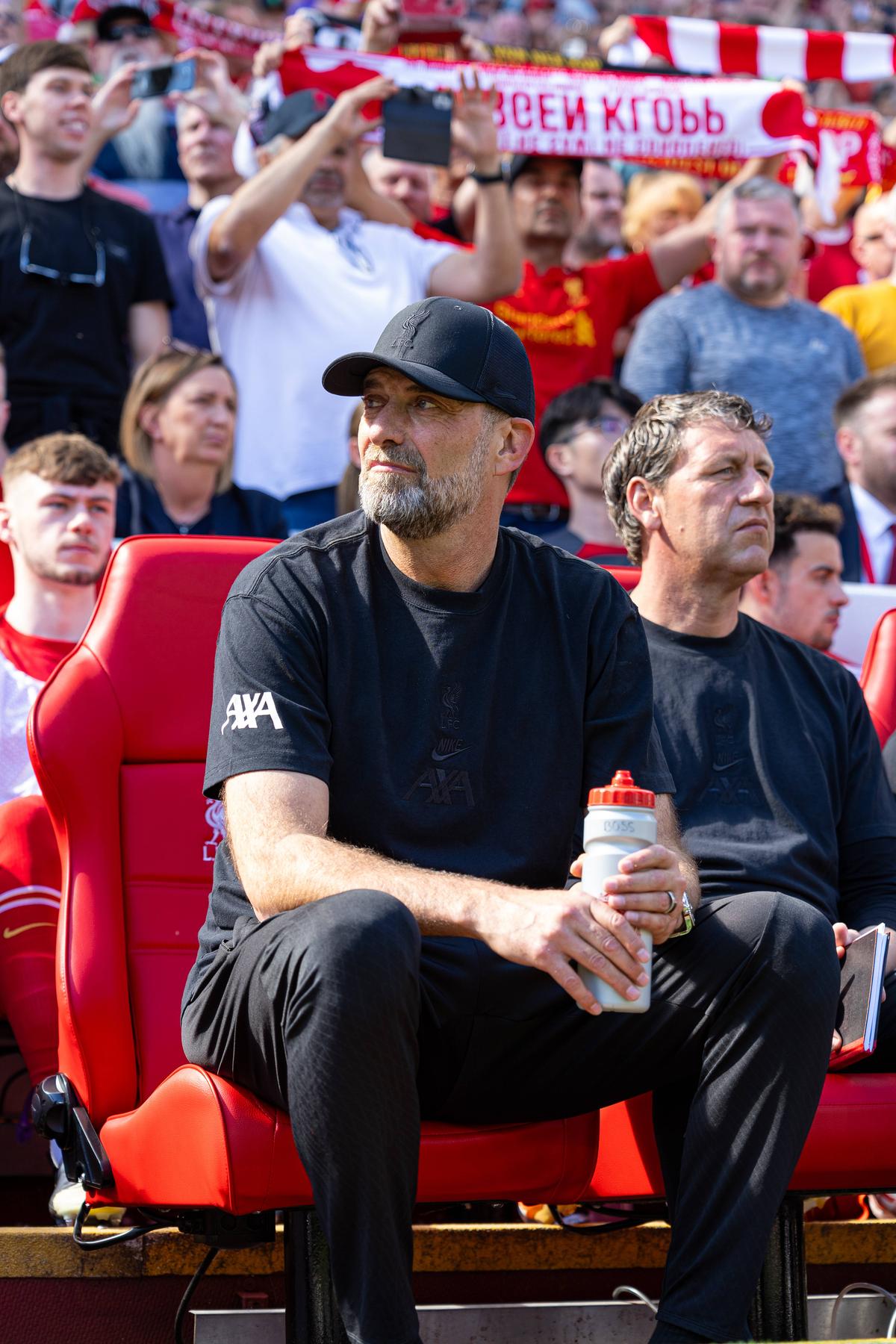 Momente fabuloase pe Anfield! » Jurgen Klopp a început să scandeze la microfon numele noului antrenor al lui Liverpool, după discursul de adio