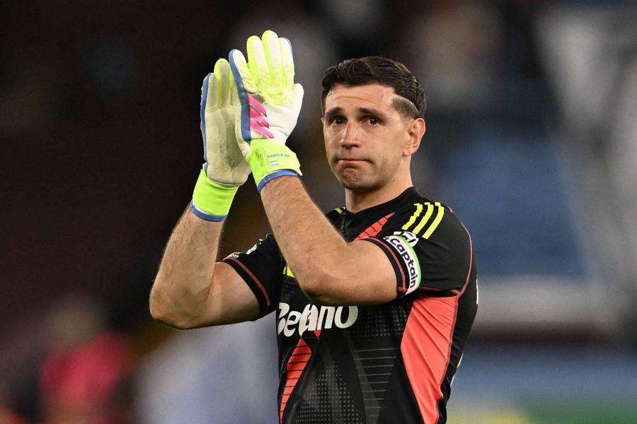 Emiliano Martinez o poate părăsi pe Aston Villa la finalul acestui sezon / Foto: Imago Images Inter a contactat un campion mondial » Anunțul expertului în transferuri
