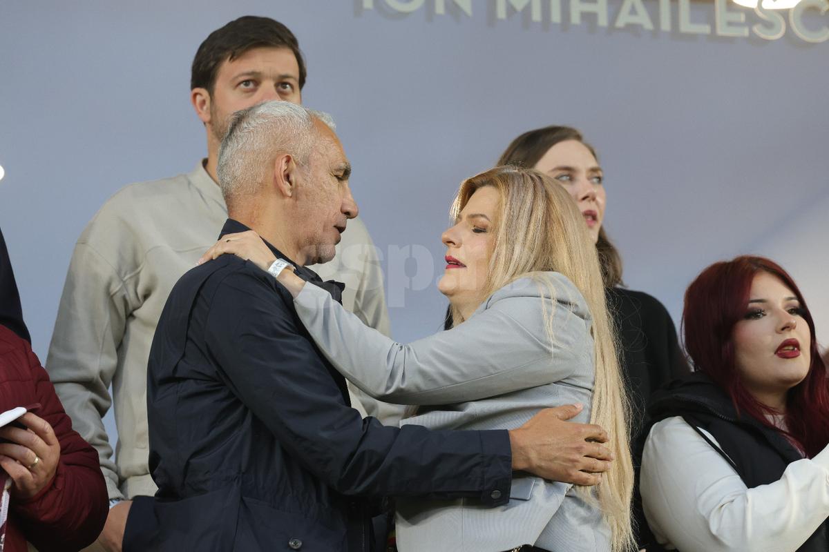 Soția lui Cristi Săpunaru, în Giulești, la Rapid - CFR/ FOTO: Ionuț Iordache (GSP)