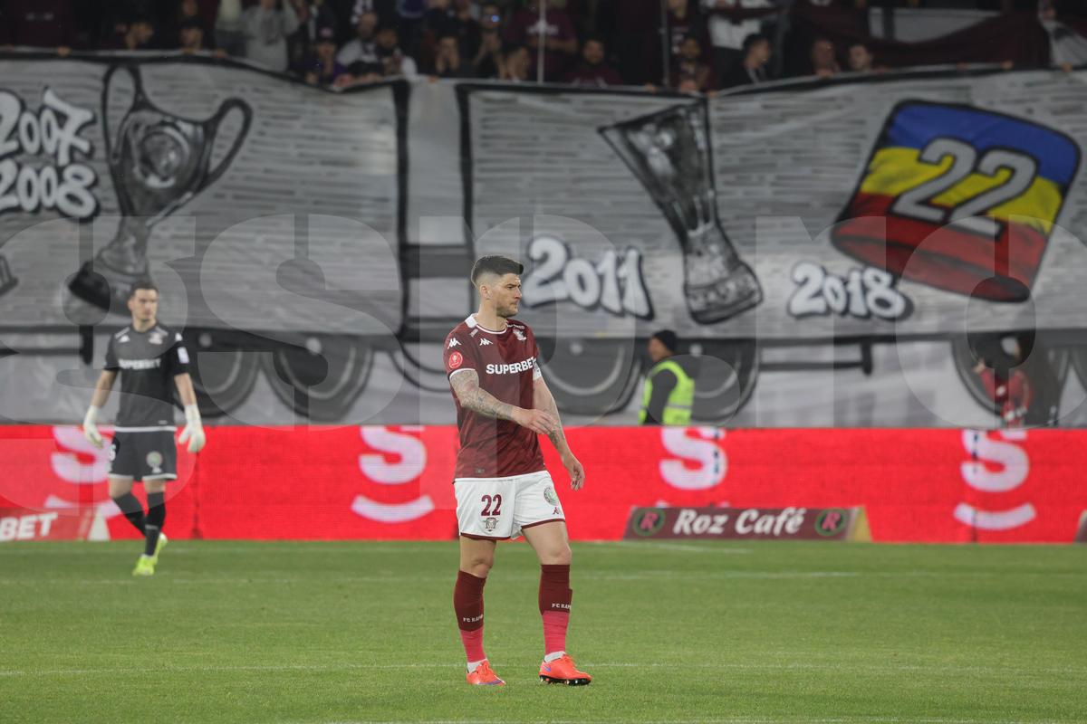 Fotbalistul Rapidului, criticat vehement în direct: „E jumătate de jucător, nu poți să-ți permiți!”