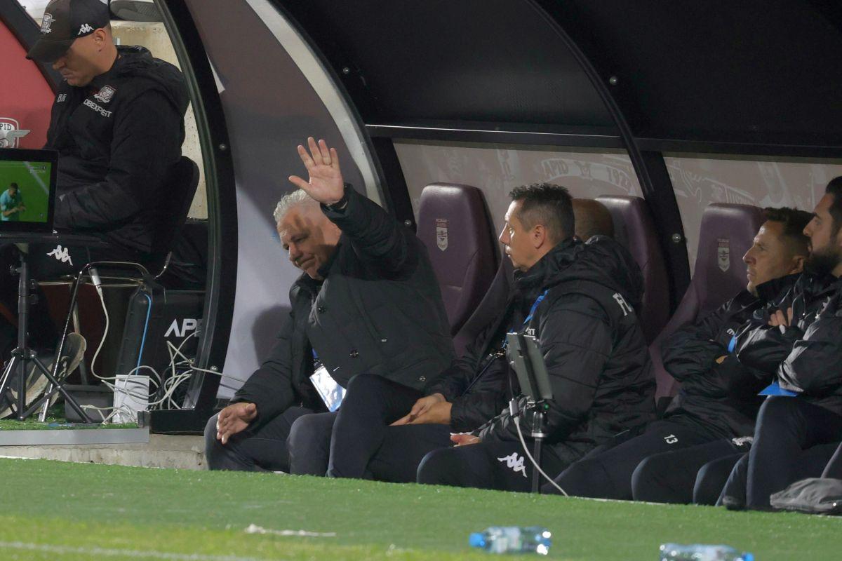 I-au cerut demisia lui Marius Șumudică în Rapid - CFR Cluj: „Lasă-ne, lasă-ne”