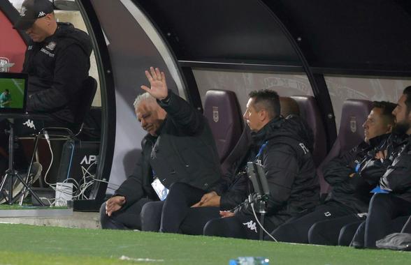 I-au cerut demisia lui Marius Șumudică în Rapid - CFR Cluj: „Lasă-ne, lasă-ne”