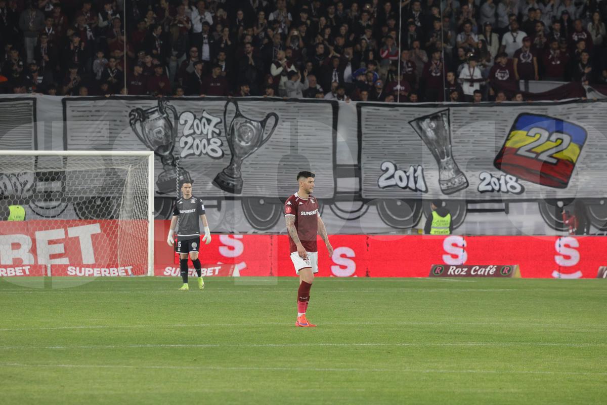 Fotbalistul Rapidului, criticat vehement în direct: „E jumătate de jucător, nu poți să-ți permiți!”