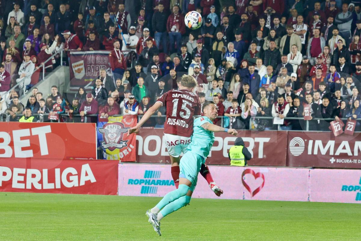 Fotbalistul Rapidului, criticat vehement în direct: „E jumătate de jucător, nu poți să-ți permiți!”