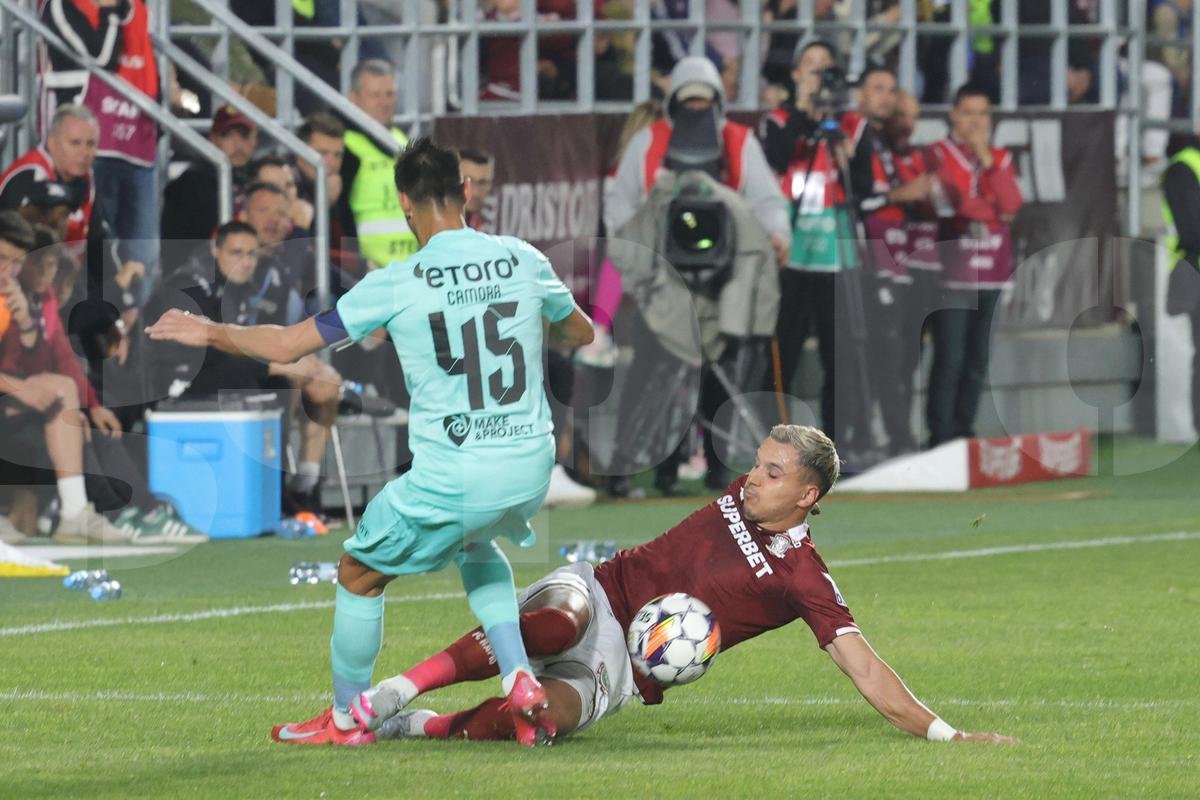 Fotbalistul Rapidului, criticat vehement în direct: „E jumătate de jucător, nu poți să-ți permiți!”