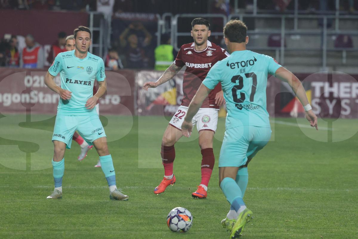 Fotbalistul Rapidului, criticat vehement în direct: „E jumătate de jucător, nu poți să-ți permiți!”