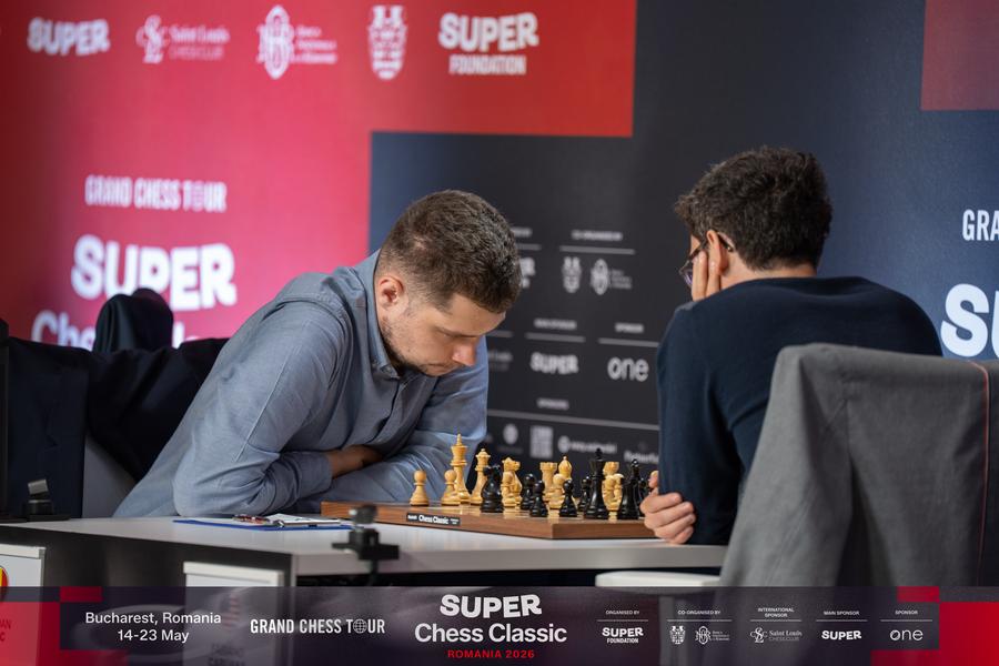 Zi de remize la Super Chess Classic România 2026:  clasamentul rămâne neschimbat după runda V