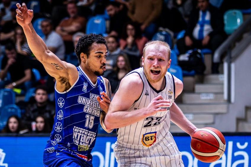 Trey Woodbury, jucătorul lui U-BT Cluj-Napoca, în acțiune la Craiova/Foto: Facebook (U-BT Cluj-Napoca)