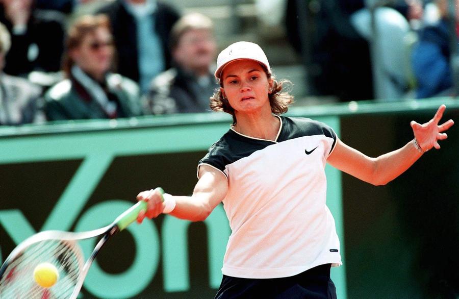 Ruxandra Dragomir în acțiune în 1997 FOTO Guliver/GettyImages Sorana Cîrstea, a șasea jucătoare din România care intră în Top 20 » La masculin doar doi români se pot lăuda cu această performanță