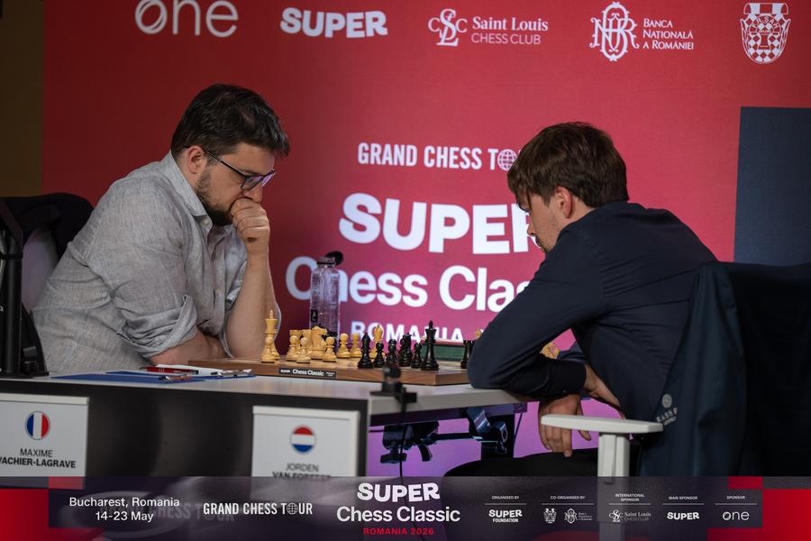 Zi de remize la Super Chess Classic România 2026:  clasamentul rămâne neschimbat după runda V