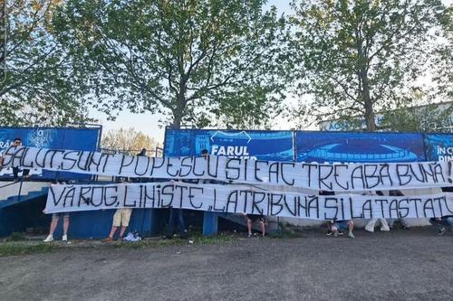 5 lucruri care nu s-au văzut la TV la Farul - Metaloglobus » Mesaje dure din peluză la adresa conducerii