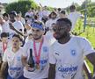 Campionii de la Craiova au imitat trendul cu ochelarii de soare