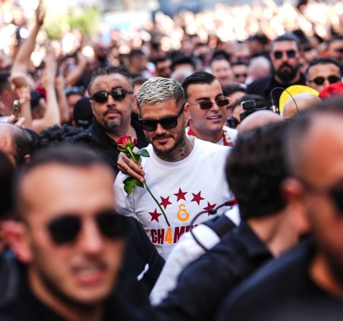 Starurile fotbalului mondial celebrează cu ochelarii de soare la ochi