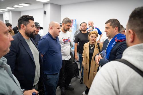 Radu Miruță s-a întâlnit cu suporterii Stelei la stadion / Foto: Facebook Radu Miruță